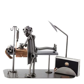 PLASTISCHER CHIRURG MIT VISITENKARTENHALTER