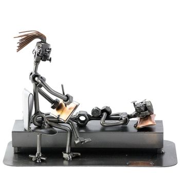 PSYCOLOGIST (FEMALE)